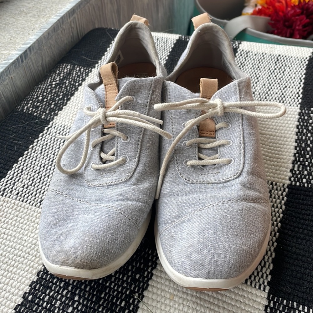 Tom’s womens Carrillo sneakers size 9